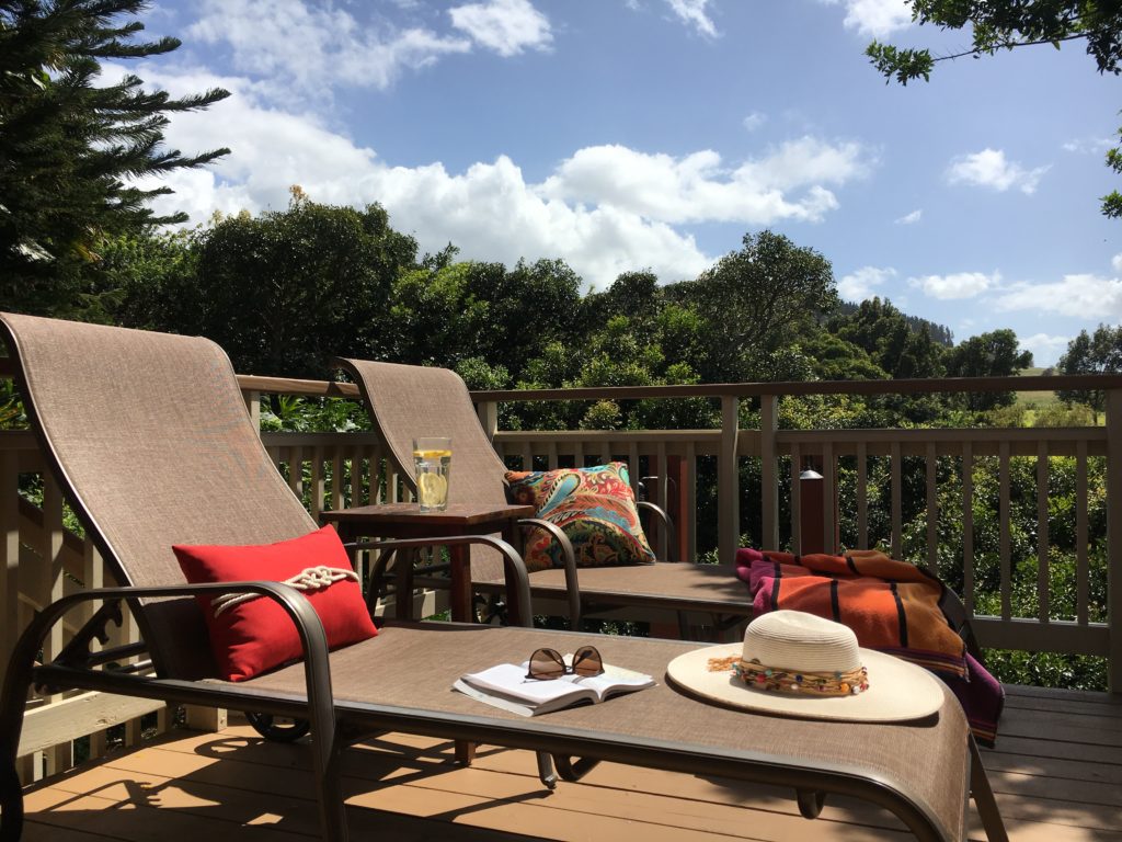 Maui Cottage Rental Sunny Vacation Deck