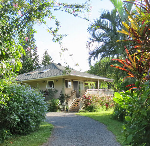 Maui Cottage Rental, Hookipa Bayview - a Private Secluded Cottage on Maui perfect for your next vacation or Honeymoon.