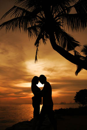 Honeymoon_couple_maui_cottage